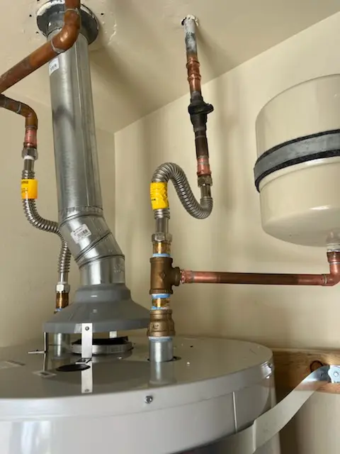 Water heater installation and plumbing repair in Oak Hill Court